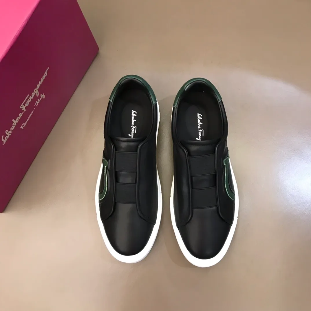 p400【Salvatore Ferraga**】New men's low-top casual shoes! Top-quality cow products, original lasts, made of imported cowhide, first-class texture, first-layer sheepskin lining! Original outsole! The details are exquisite and the style is versatile and upscale! Decorated with a three-dimensional Gancini logo, the back of the tongue and lace-up piping add a pop of color. The high-tech sole features a holographic pattern and Gancini details, making it ideal for a practical yet stylish everyday look. Code number 38-44 (45 can be customized)